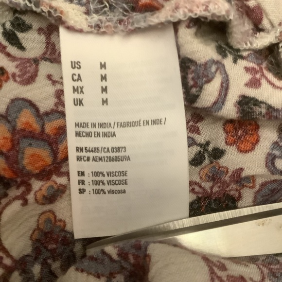 ⸻

American Eagle Boho Floral Romper • Women’s Medium - Picture 6 of 8